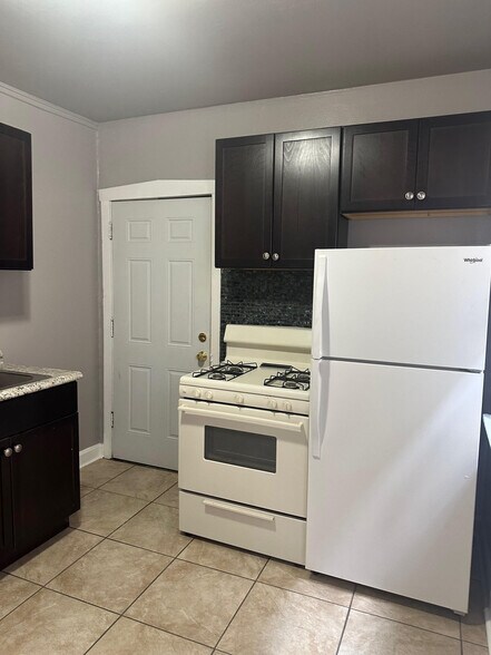 Building Photo - 4033 W Melrose St