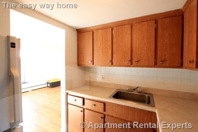 Building Photo - 524 Putnam Ave