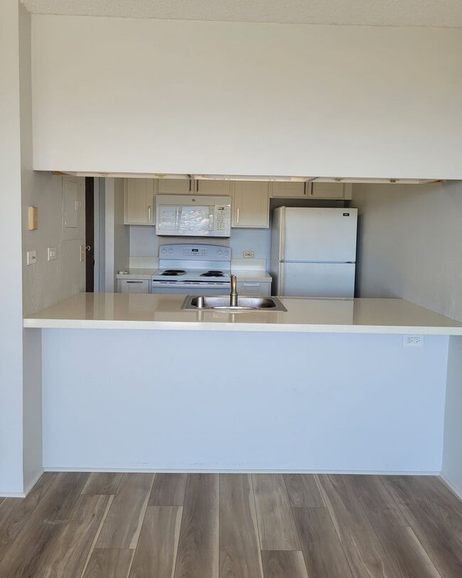 Building Photo - AVAILABLE | One Bedroom, One Bathroom | Lo...