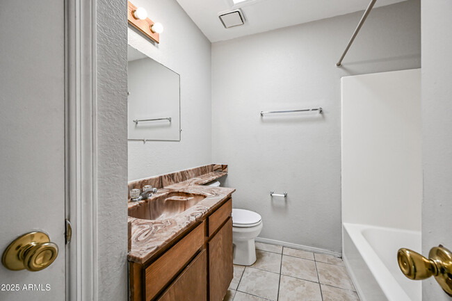 Building Photo - 5580 S Kings Ranch Rd