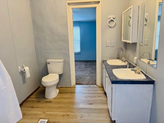 Building Photo - Old Maco Road