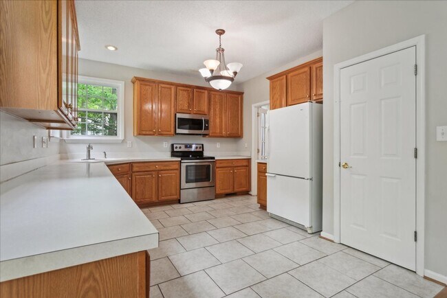 Building Photo - Spacious home in Fernbrook community and J...