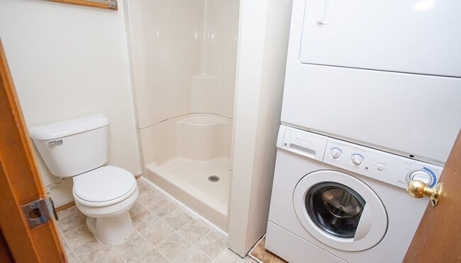 Building Photo - 547 Layman Ave