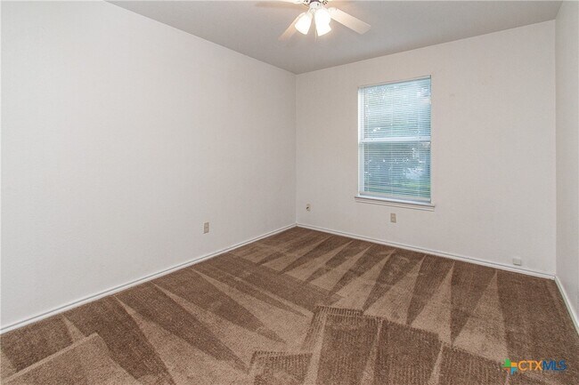 Building Photo - 1703 Cedarhill Dr