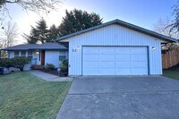 Building Photo - Nice 3 bd Rambler Availalbe for move in Oc...