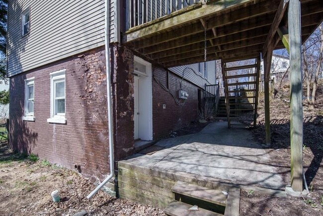 Building Photo - 56 Thompson St