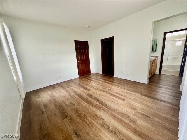 Building Photo - 1324 Sun Village Ave