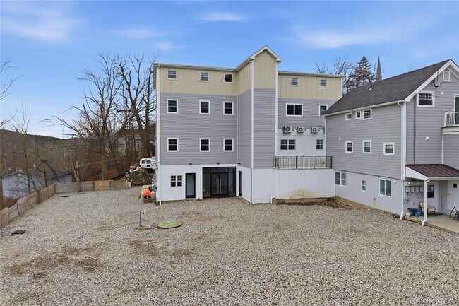 Building Photo - 99 Main St