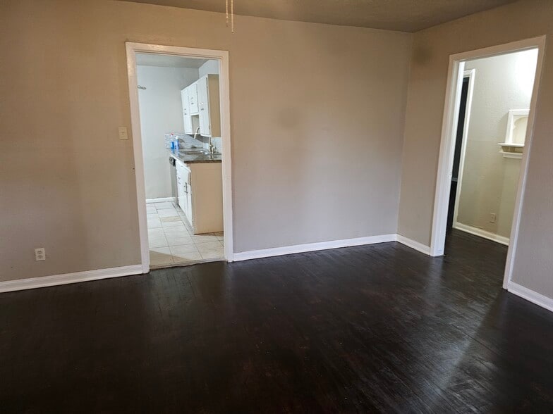 Building Photo - 3021 Sunbeam St