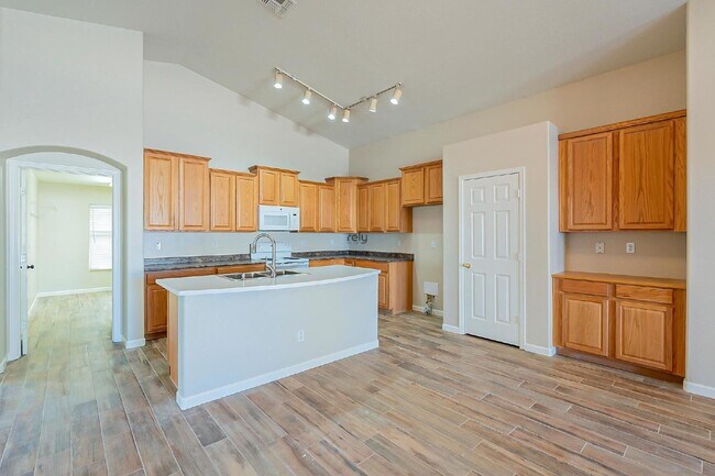 Building Photo - 11570 W Yuma St