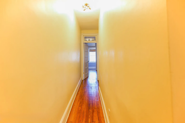 Building Photo - Fully Renovated 3 BR/1.5 BA Apartment in C...