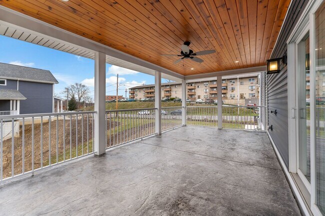 Building Photo - $1,000 MOVE-IN CREDIT!