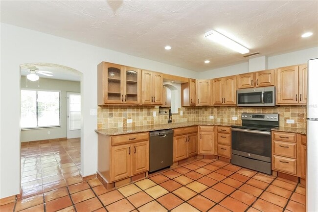 Building Photo - 2035 Goldenrod St