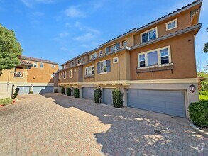 Building Photo - Beautiful 2B/2.5BA located in Santee!