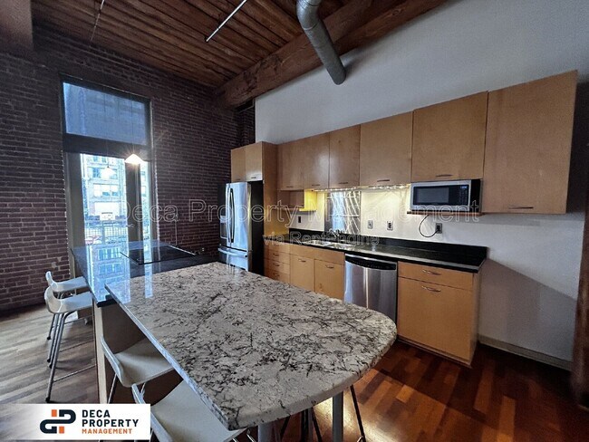 Building Photo - 721 N 17th St