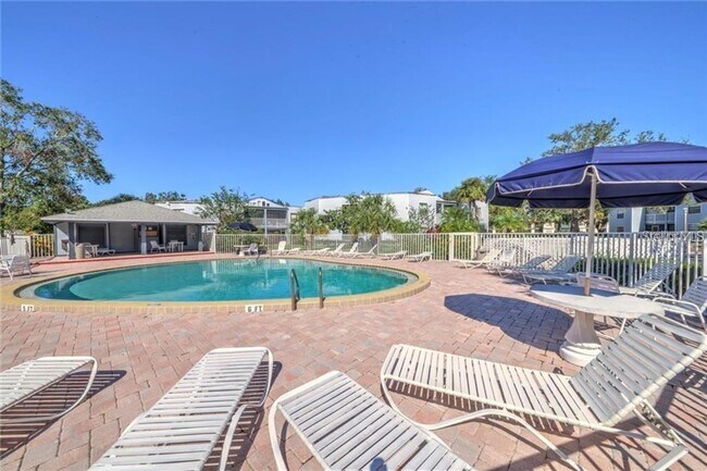 Building Photo - Southpointe Condo