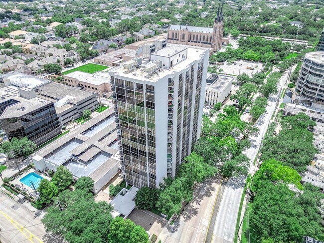 Building Photo - 5001 Woodway Dr