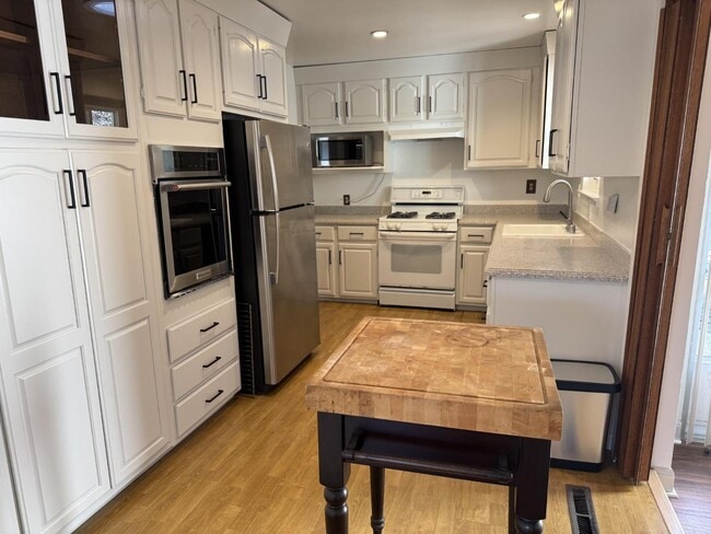 Building Photo - 3534 Jefferson Ave