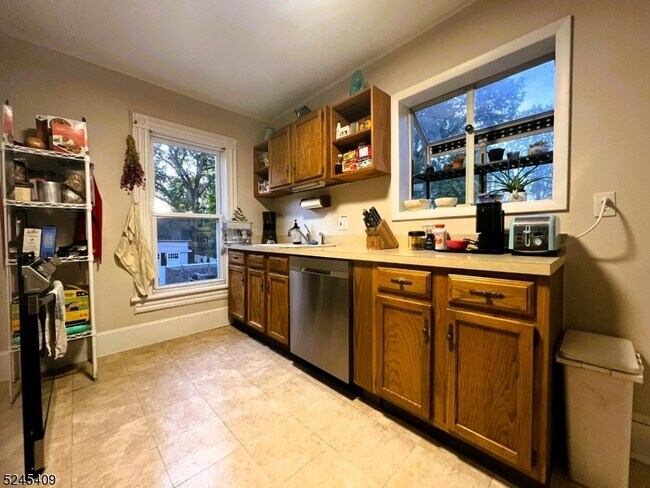 Building Photo - 121 Midland Ave