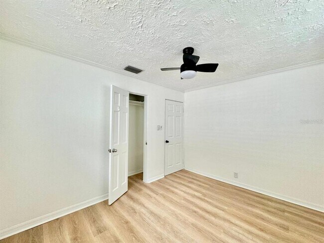 Building Photo - 621 85th Ave N