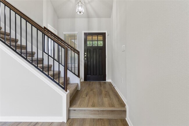 Building Photo - 505 Trinity Bend