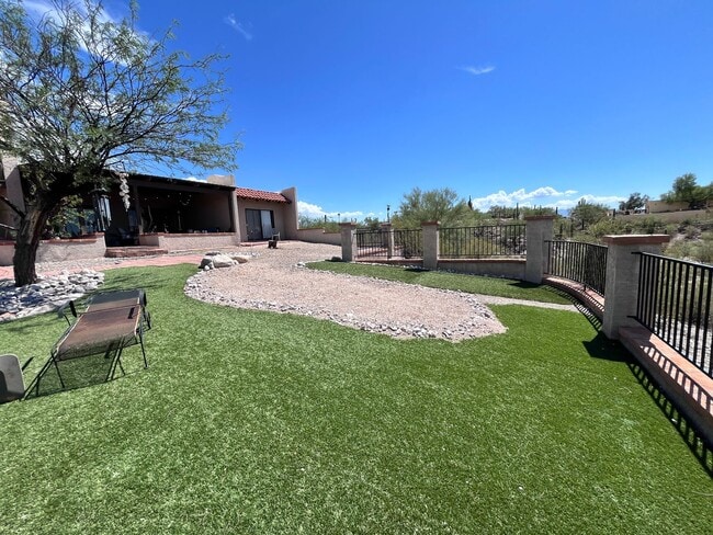 Building Photo - Catalina Foothills- 3 bedroom/ 3 bathroom ...