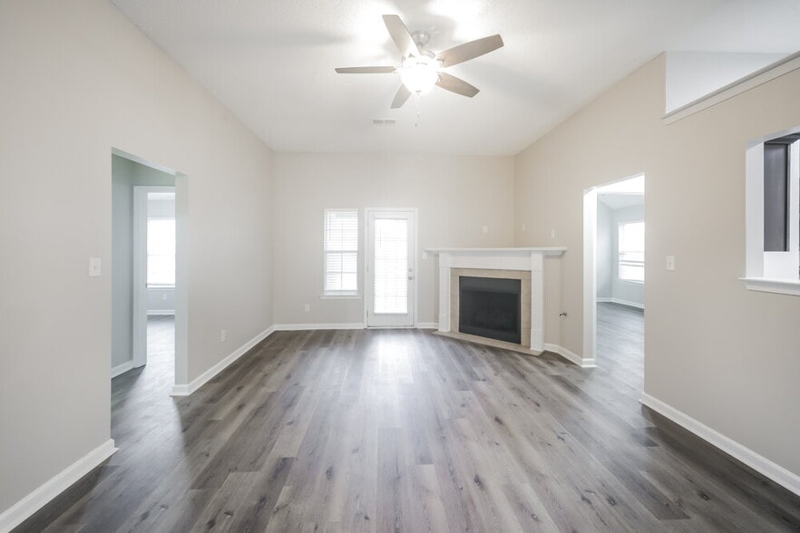 Building Photo - 7959 Ridgedale Dr