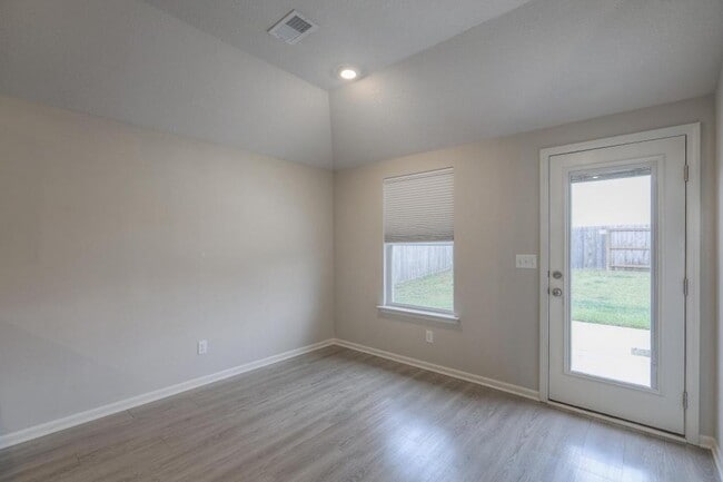 Building Photo - 8004 SE 6th St