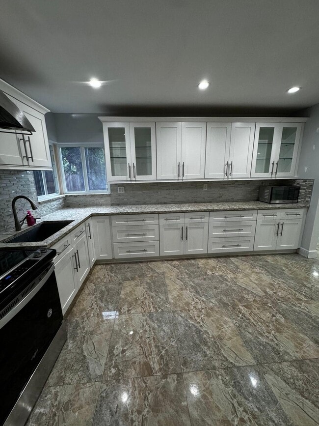 Building Photo - 1041 NE 178th Terrace