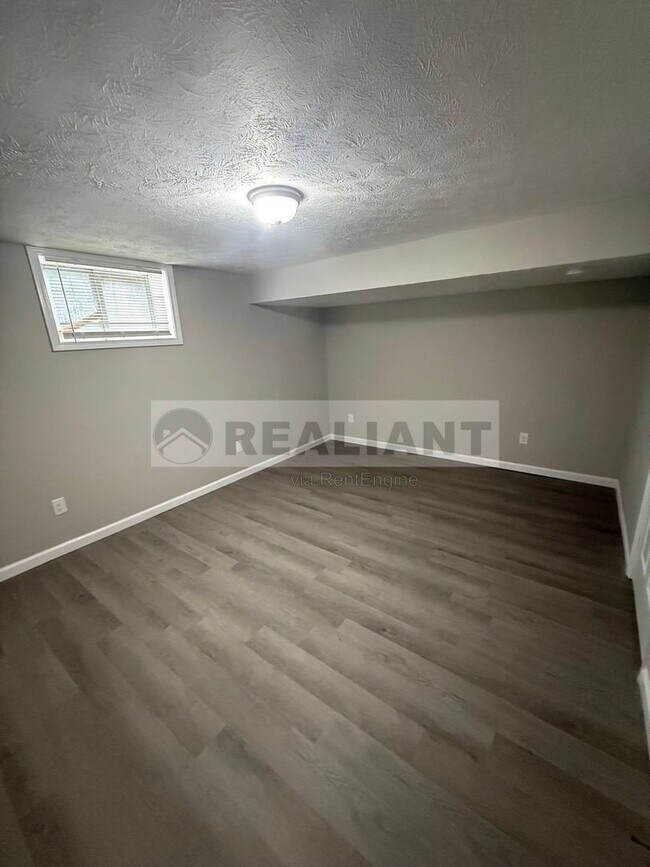 Building Photo - 1684 Hill View Pl