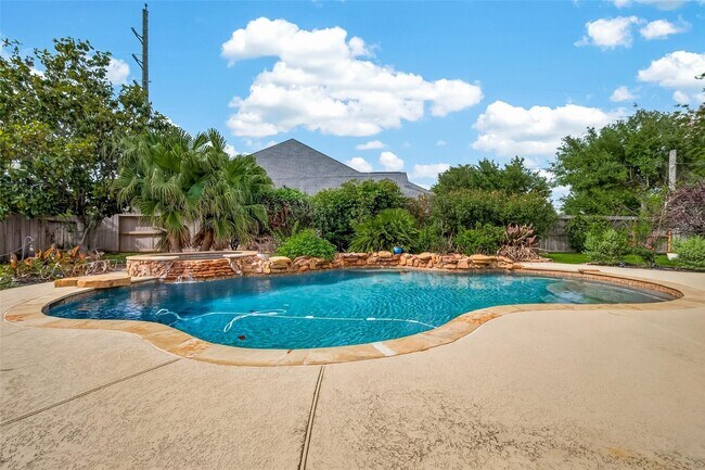 Building Photo - 28602 Hayden Park Dr