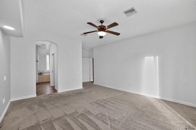 Building Photo - 2792 S Aurora Ave