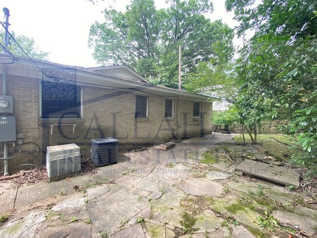 Building Photo - 2 Bedroom Duplex