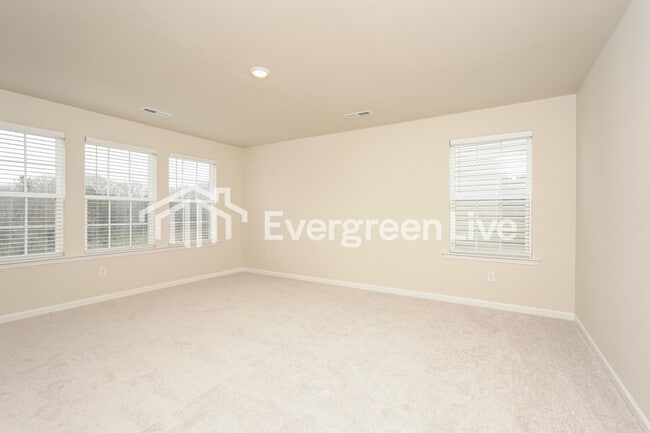 Building Photo - 5579 Hydrangea St