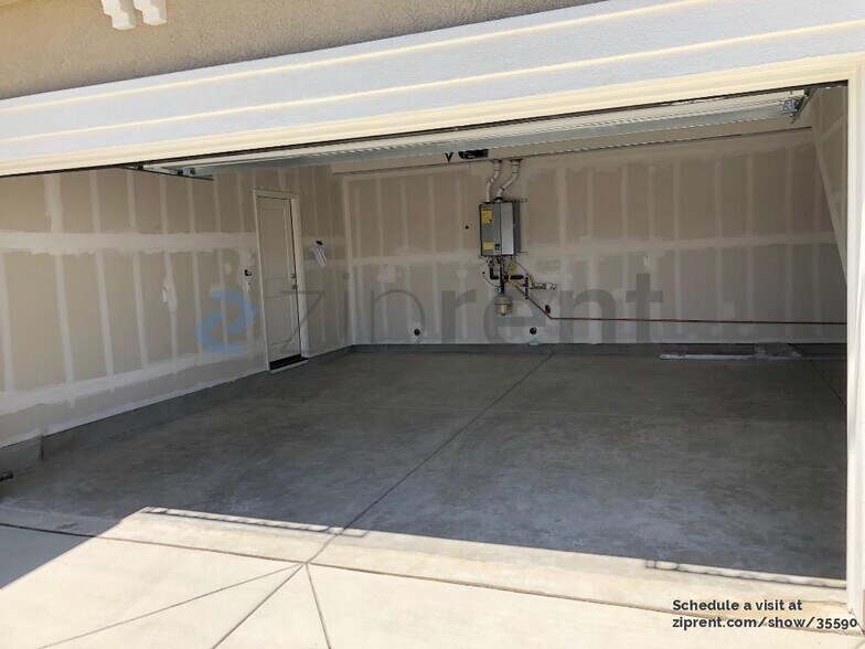Building Photo - 471 Hydrangea Glen