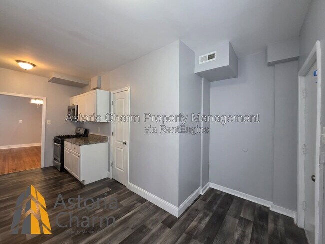 Building Photo - 607 E 41st St