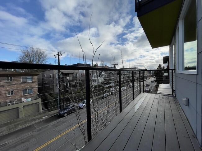 Building Photo - 121 12th Ave E