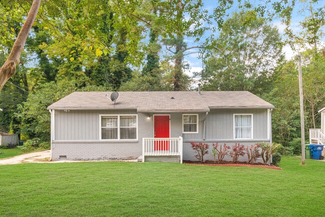 Building Photo - 2290 Swallow Cir SE