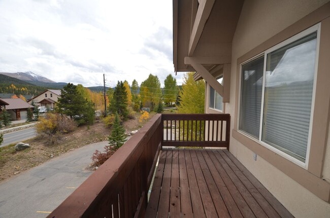 Building Photo - Unfurnished 2 Bed 2 Bath Condo-HEAT INCLUDED!