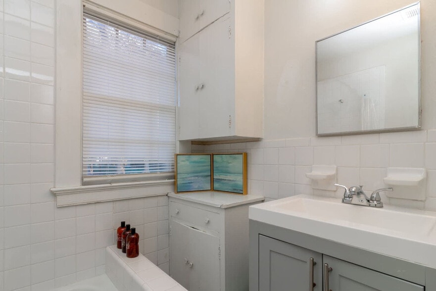 Building Photo - 2217 13th St