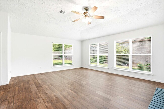 Building Photo - 16007 Ridgegreen Dr