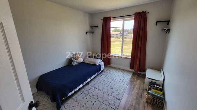 Building Photo - *Half Off First Month!* Stylish and Modern...