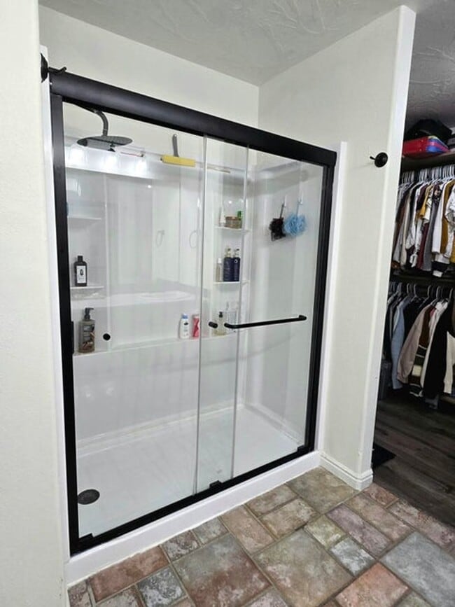 Building Photo - Charming 3 Bed, 2 Bath Home in Quiet Cul-d...