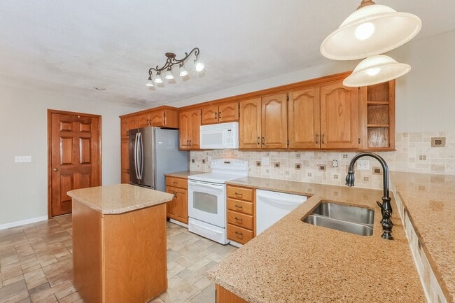 Building Photo - Shawnee Townhome with Tree Line Views and Three Levels of Living