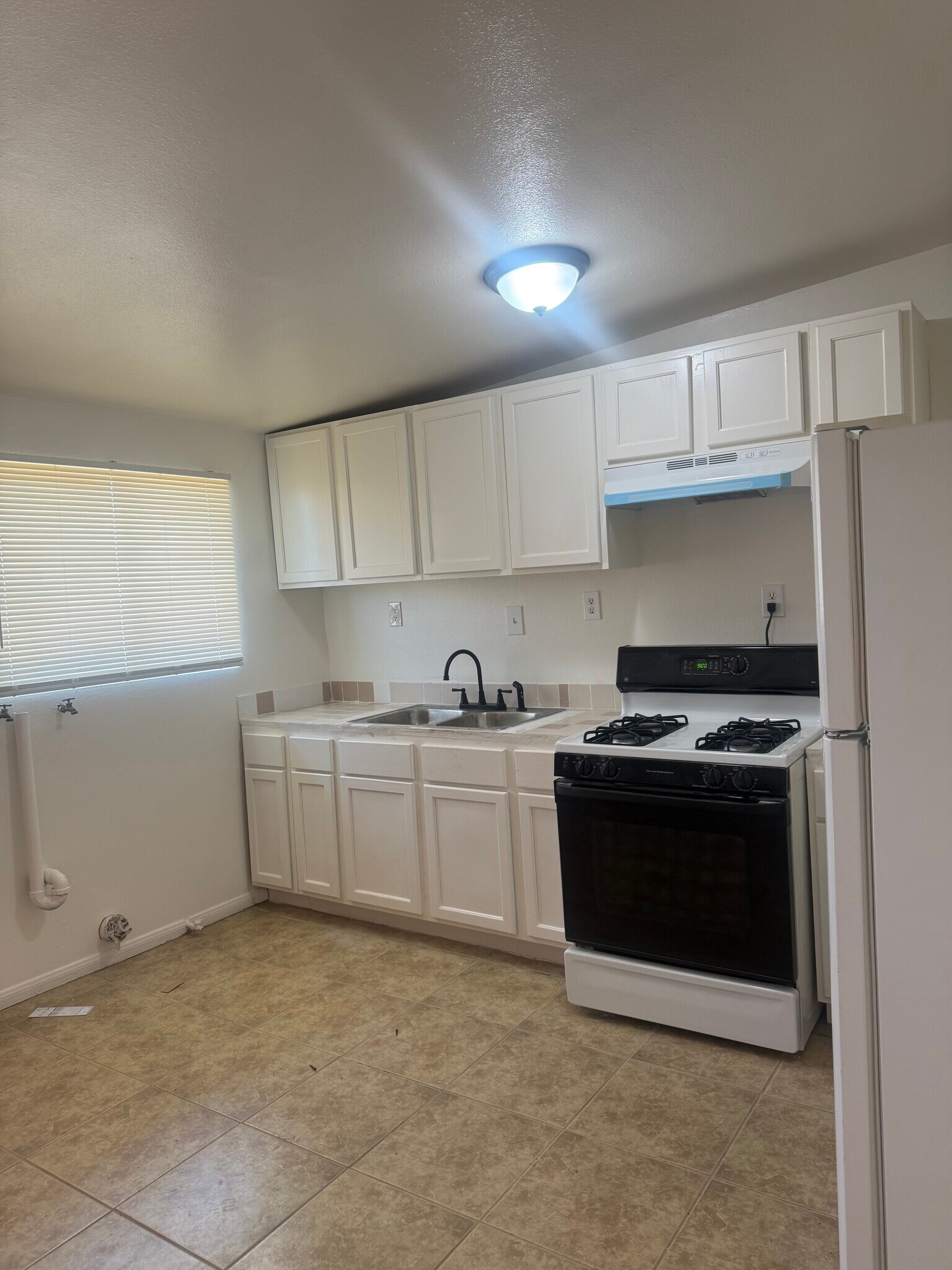 Kitchen - 26946 Prospect St
