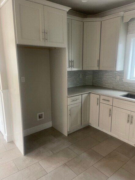 Building Photo - 0 Bartlett Ave