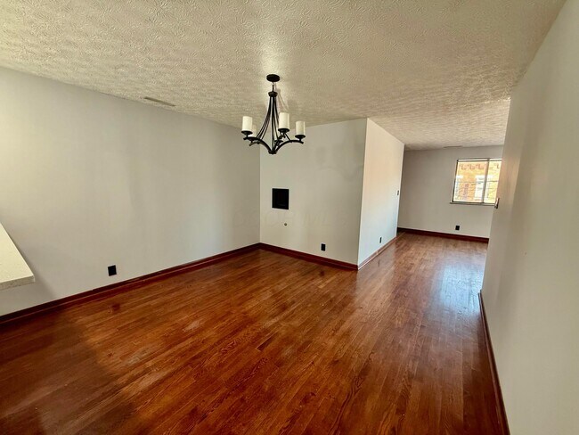 Building Photo - 295 E Whittier St