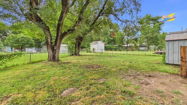 Building Photo - 6040 Hartford Dr