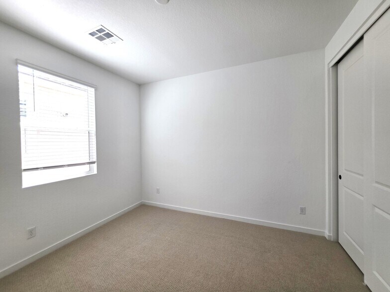 Building Photo - 10113 Sequoia Fls Pl