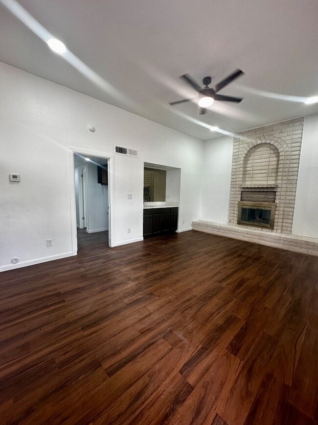 Building Photo - 704 Espolon Dr